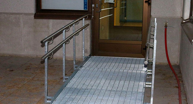 Pyörätuoliramppia yhdessä ASK Service Oy kanssa